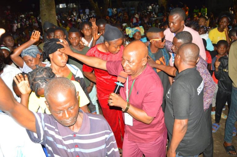 Les Assemblées de Dieu du Congo (ADC) ont organisé une campagne d'évangélisation couplée avec la Conférence ‘Femmes de lumière” à Ewo, dans le département de la Cuvette-Ouest du 10 au 13 Mai 2023.